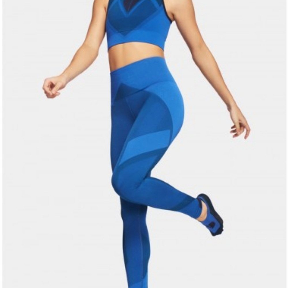 LNDR Activewear Set sport bra + high waist leggings + socks
